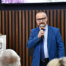 Pałac zamienił się w podróż w czasie. Wystawa Arkadiusza Krzemińskiego