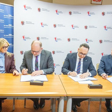 Podpisano pakt kolejowy. Zmodernizują kolejną linię 