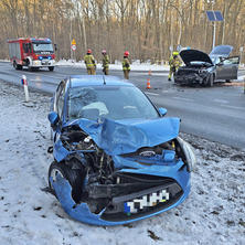 Ford zderzył się z Mercedesem. Poszkodowany zabrany do szpitala