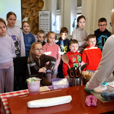 Centrum Kultury zamieniło się w krainę słodkości. Dzieci tworzyły lizaki