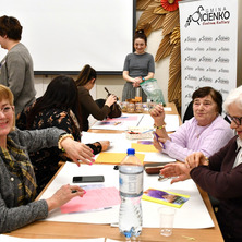 Pracownia Kobiet. Uczestniczki tworzyły breloczki aromatyczne